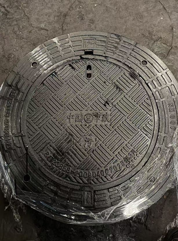 翁牛特球墨铸铁防沉降井盖展示